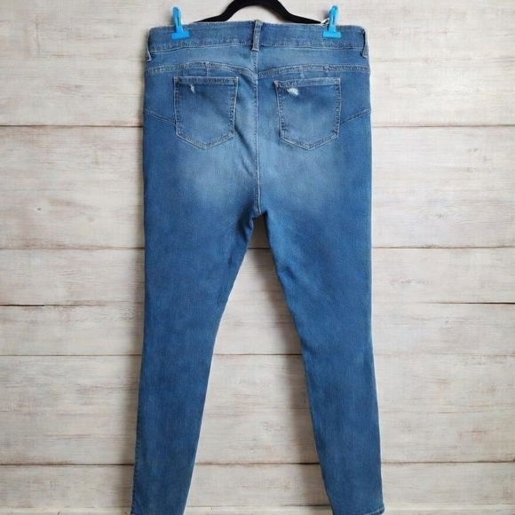 Torrid Distressed Skinny Jeans Size 16T - Picture 5 of 7